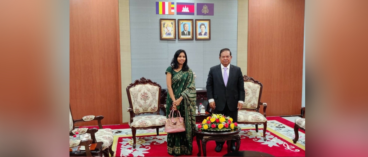  Ambassador Devyani Khobragade paid a call on governor of  National Bank of Cambodia